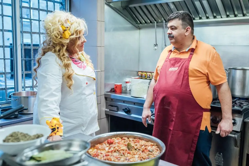 Magda Gessler z właścicielem restauracji "Pod przykrywką" 