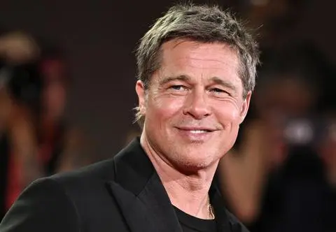 Brad Pitt na Festiwalu Filmowym w Wenecji. Po raz pierwszy pokazał się z nową ukochaną