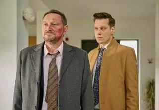 "Na Wspólnej" odc. 3872. Igor boi się zemsty Bradeckiej. Majka nie kocha już Kuby? Klient Żbika pobity