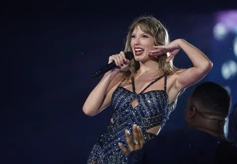 Fani Taylor Swift wyprzedają gadżety z koncertów. Kostka do gry 16 razy drożej niż w sklepie