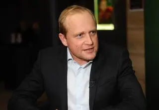 Piotr Adamczyk mówi, jak dostać się do Hollywood. "To, co mnie zawsze ograniczało, to jest też zaleta" [TYLKO U NAS]