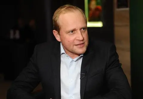 Piotr Adamczyk mówi, jak dostać się do Hollywood. "To, co mnie zawsze ograniczało, to jest też zaleta" [TYLKO U NAS]