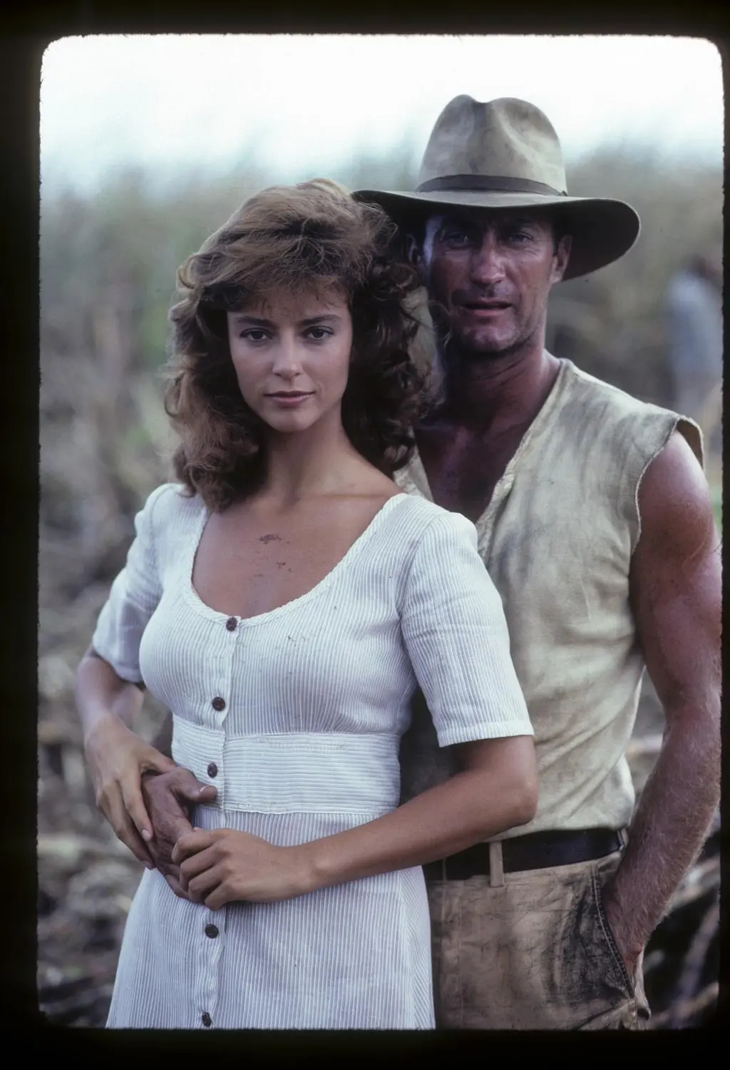 "Ptaki ciernistych krzewów" – Rachel Ward (Meggie) i Bryan Brown (Luke)