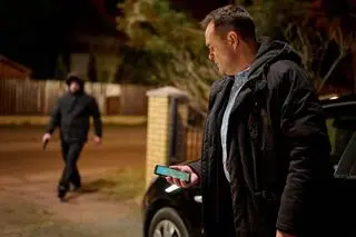 Nieoczekiwanie do Sławka zacznie zbliżać się zamaskowany mężczyzna 