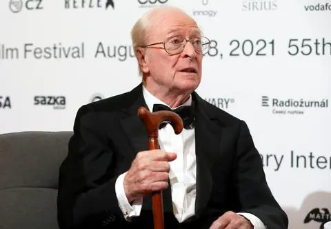 Michael Caine przeszedł na emeryturę. Chwilę później dostał scenariusz i zmienił decyzję