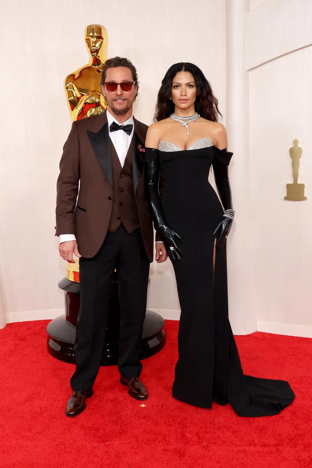 Oscary 2024. Matthew McConaughey i Camila Alves