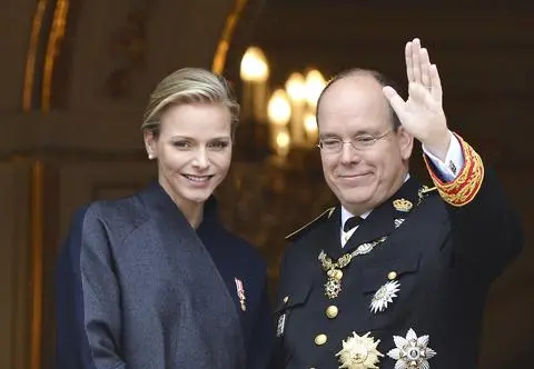 Księżna Charlene na audiencji u papieża. Swoim strojem złamała protokół?