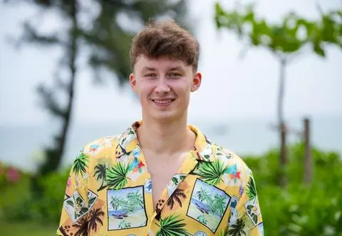 Oskar Paradowski wkroczył do "Hotelu Paradise" w emocjonującym momencie. Kim jest?