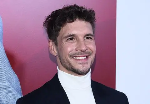 Mikołaj Roznerski pokazał młodszą siostrę i ogłosił ciążę. "Pękam z dumy"
