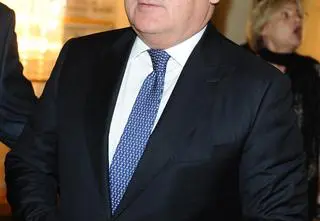 Aleksander Kwaśniewski przeszedł operację. "Dzięki temu żyję i chodzę"