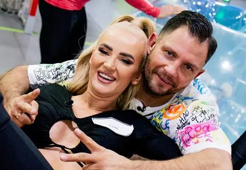 Mąż Izy Macudzińskiej pokazał sensualne zdjęcie z wakacji. Co za widok!