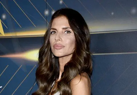 Weronika Rosati olśniewa sylwetką w złotym bikini. Fani nie kryli zachwytu