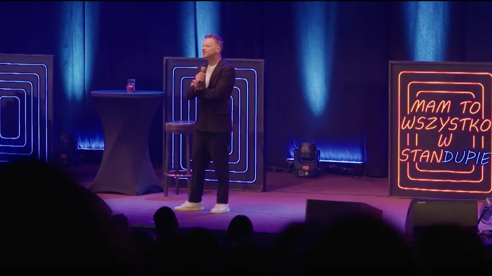 Maciej Stuhr powraca na scenę kabaretową. Jego program "Mam To Wszystko w Standupie!" rozbawia publiczność. "To dla mnie super wyróżnienie"