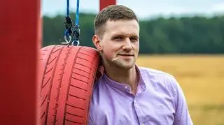 Konrad Mariański z "Goggleboxa" o życiu na wsi i popularności. "Jestem praktykującym rolnikiem"