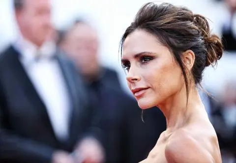 Victoria Beckham w zjawiskowej kreacji na ślubie syna. Przyćmiła pannę młodą?