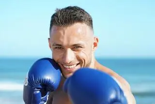 Mikołaj Grzybowski z "Hotelu Paradise"