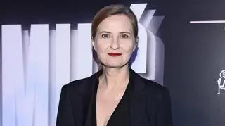 Izabela Kuna ćwiczy taniec na rurze