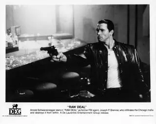 Kadr z filmu "Raw Deal" ("Jak to się robi w Chicago") z Arnoldem Schwarzeneggerem 