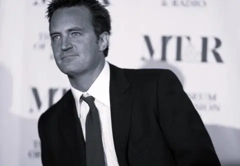 Ujawniono nieoficjalne szczegóły śmierci Matthew Perry'ego. Aktora znalazł asystent