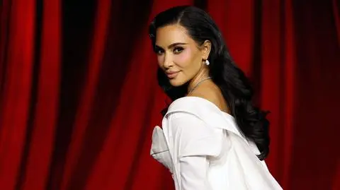 Kim Kardashian znowu to zrobiła. Sięgnęła po kultową kreację 