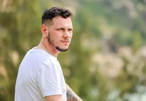 Damian Szrajber nowym uczestnikiem "Hotelu Paradise 9". Co o nim wiemy?