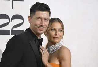 Lewandowscy ponownie zachwycili w Cannes. Ich stylizacje robią furorę