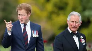 Książę Harry chce się pogodzić z Karolem III? Archie zadaje pytania o dziadka