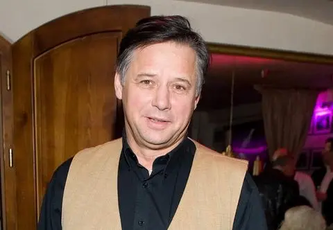 Krzysztof Janczar o ojcu i tajemnicy swojego nazwiska. Wyszły na jaw zaskakujące fakty z przeszłości aktora