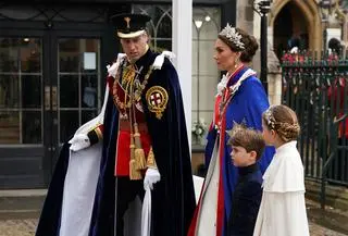 Książę William wraz z małżonką i dziećmi 