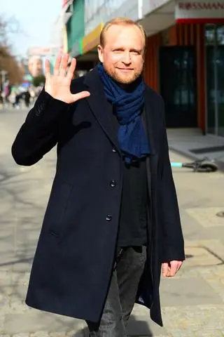 Piotr Adamczyk o przyjaźni z Tomaszem Karolakiem i karierze zagranicznej polskich aktorów