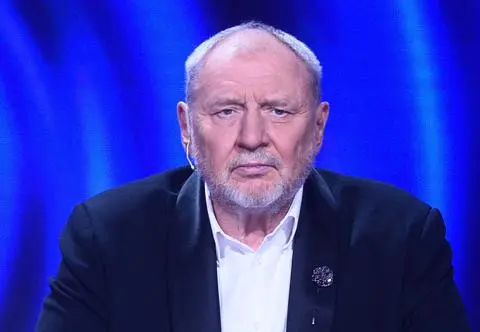 Andrzej Grabowski zaskakująco o używkach na planie. Mówi o "wódce na każde zawołanie"
