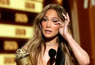 Jennifer Lopez wzruszyła się na scenie. "Dziękuję tym, co złamali mi serce"