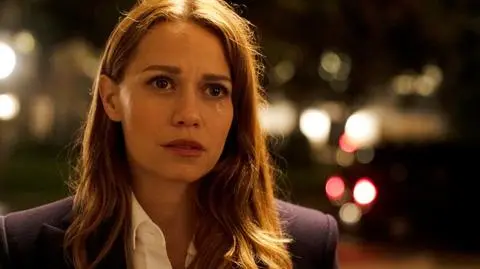  Bethany Joy Lenz 