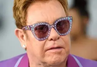 Elton John stracił kilka narządów. W jakim jest stanie? Muzyk zwrócił się do fanów