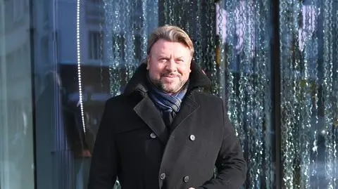 Michał Milowicz na świątecznym zdjęciu z ukochaną. Para spodziewa się dziecka