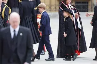 Pogrzeb Elżbiety II:  Książę George i księżniczka Charlotte