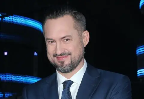 Marcin Prokop pokazał, w jakich warunkach nocuje w czasie podróży. "Jako dzieciak miałem pokój o połowę mniejszy"
