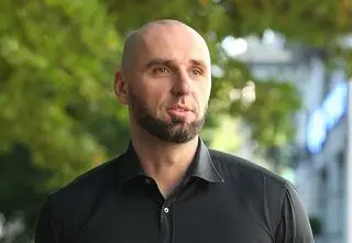 Marcin Gortat pochował ojca. Na grobie Janusza Gortata położono olimpijskie medale [ZDJĘCIA]