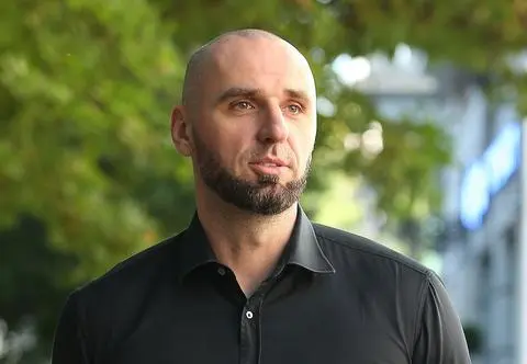 Marcin Gortat pochował ojca. Na grobie Janusza Gortata położono olimpijskie medale [ZDJĘCIA]