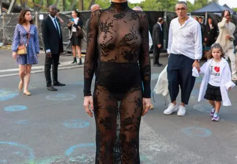 Rita Ora dołączyła do akcji "Free the nipple". Zaskoczyła odważną stylizacją 