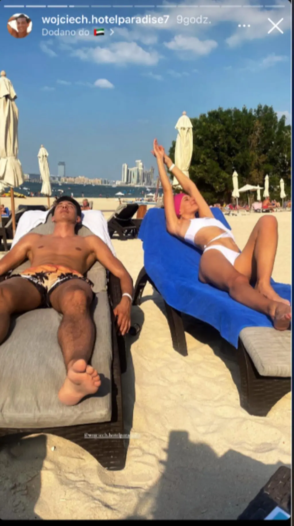 Wojciech na wakacjach z uczestniczkami "Hotelu Paradise"