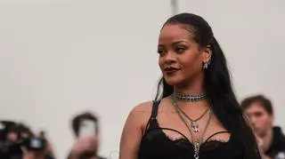 Rihanna pokazała się 4 miesiące po porodzie. Jej stylizacja podzieliła fanów