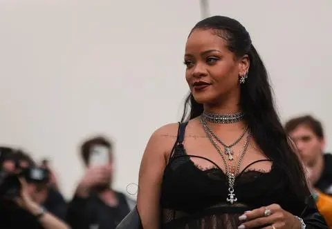 Rihanna pokazała się 4 miesiące po porodzie. Jej stylizacja podzieliła fanów