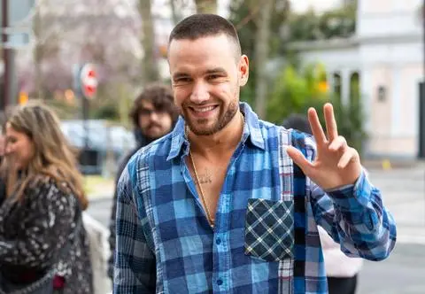 Ostatnie zdjęcie Liama Payne'a przed śmiercią wyciekło do sieci. Niesie go trzech mężczyzn