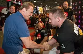 Arnold Schwarzenegger, Krzysztof Radikowski