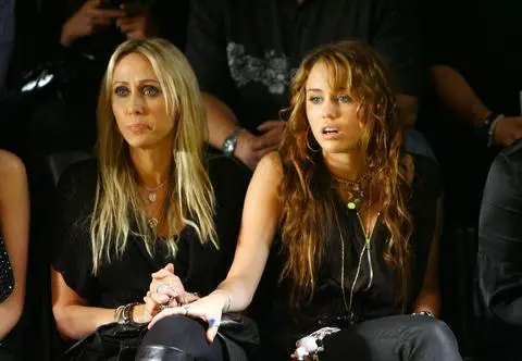 Ten występ 16-letniej Miley Cyrus wstrząsnął branżą. Taniec na rurze był pomysłem jej mamy