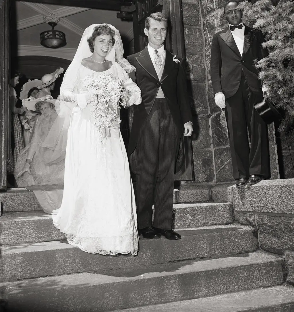 Ethel Kennedy i Robert F. Kennedy podczas ślubu
