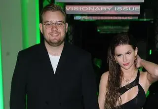 Roksana Węgiel w nietypowej roli. Na siłowni stała się sztangą Kevina Mgleja