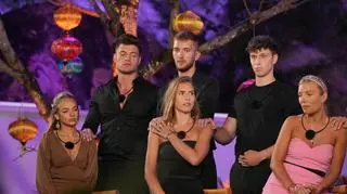 Dominika i Kuba z "HP" razem na zdjęciu. Wszyscy patrzą na jeden szczegół