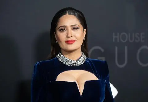 Salma Hayek na zdjęciu bez retuszu. "Budzę się i liczę, ile siwych włosów i zmarszczek zepsuło imprezę dziś rano"